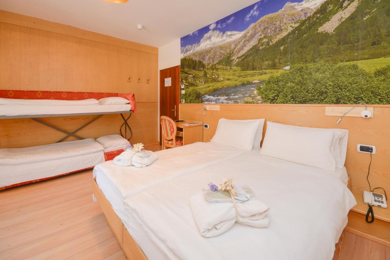 Hotel Corona Pinzolo Exteriör bild