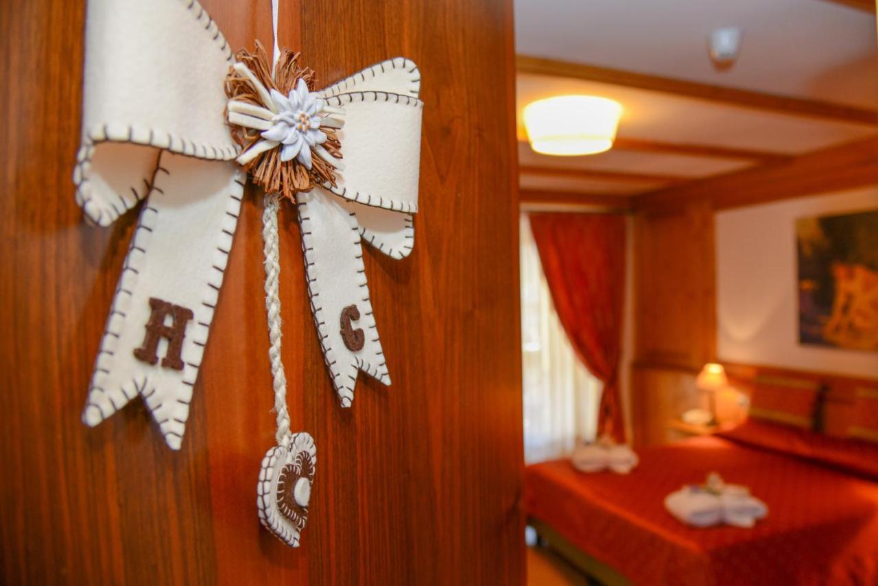Hotel Corona Pinzolo Exteriör bild
