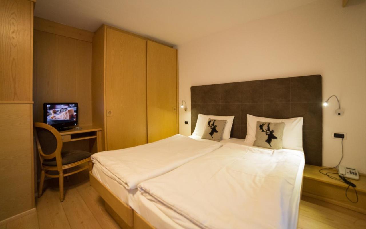 Hotel Corona Pinzolo Exteriör bild