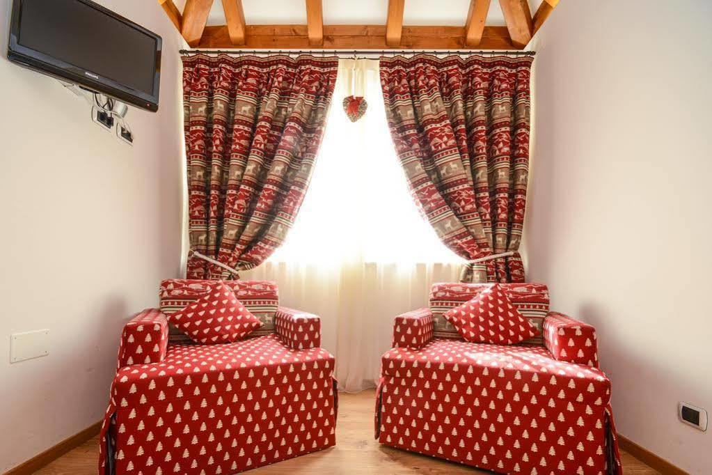 Hotel Corona Pinzolo Exteriör bild
